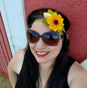 Meet your Posher, Becca